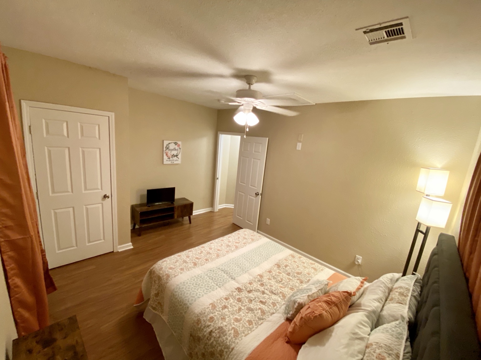 French Quarter Hideaway living space